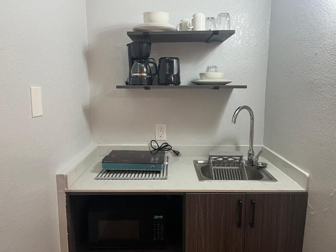 Room 5, Studio 6 – Grants, Nm, Cibola