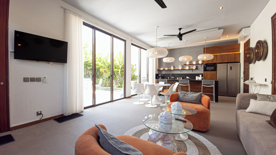 Room 5, Modern 3BR Villa Enclosed Living, Badung