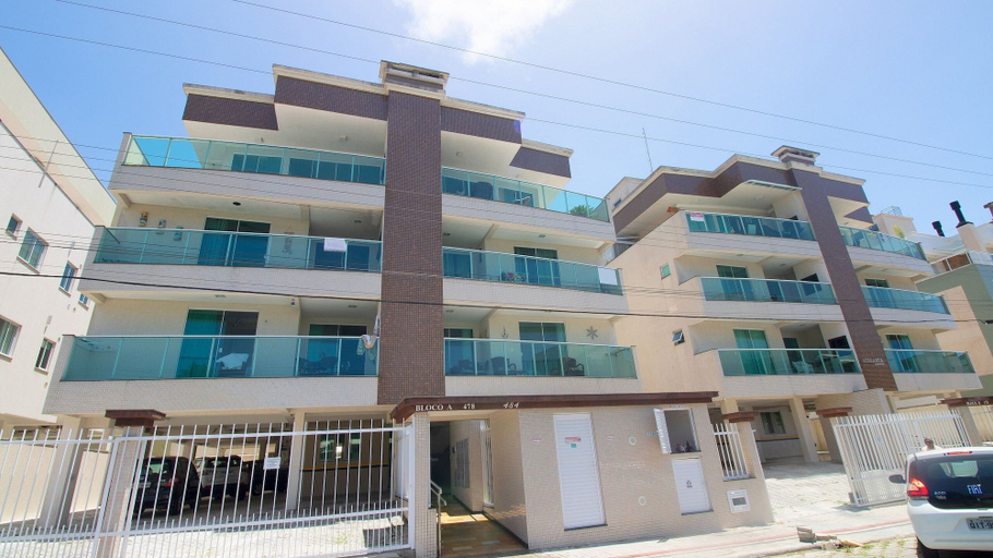 Exterior 4, 2-bed Apt w/ BBQ - Downtown Bombinhas Caa103, Bombinhas