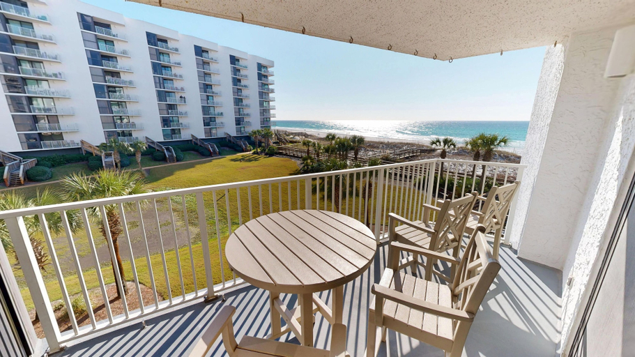 Outdoor dining, Mainsail 223 2 Bedroom Condo, Walton