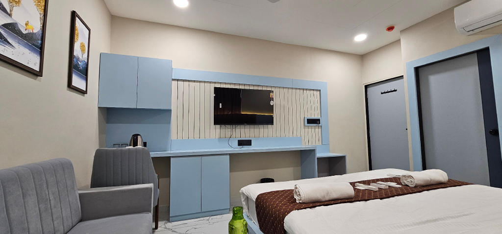Bedroom 3, Hotel Velvet Vista, Ahmadabad