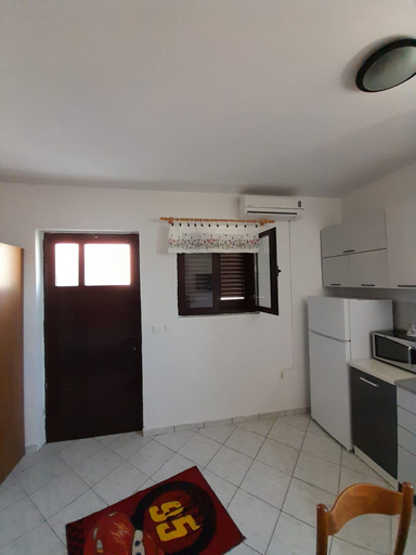 Private kitchen 5, Studio in Dinjiska on the Beachfront, Pag