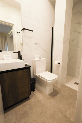 Bathroom 3, LE BOUQUET LUXURY SUITES