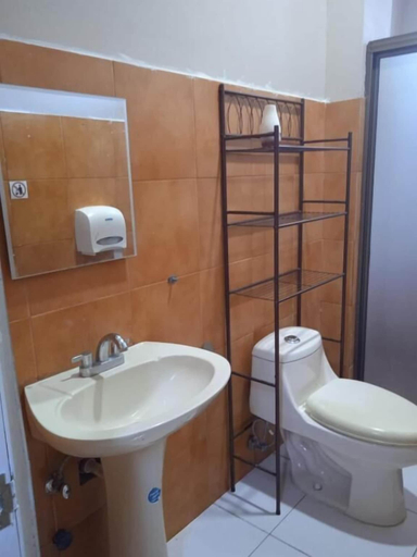 Bathroom, Hotel Dimashq, Penonomé