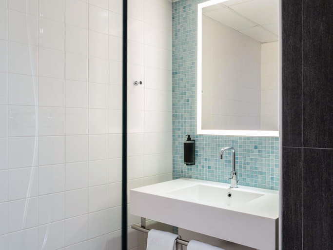 Bathroom 4, ibis Styles Paris Porte d’Orléans Hotel, Hauts-de-Seine