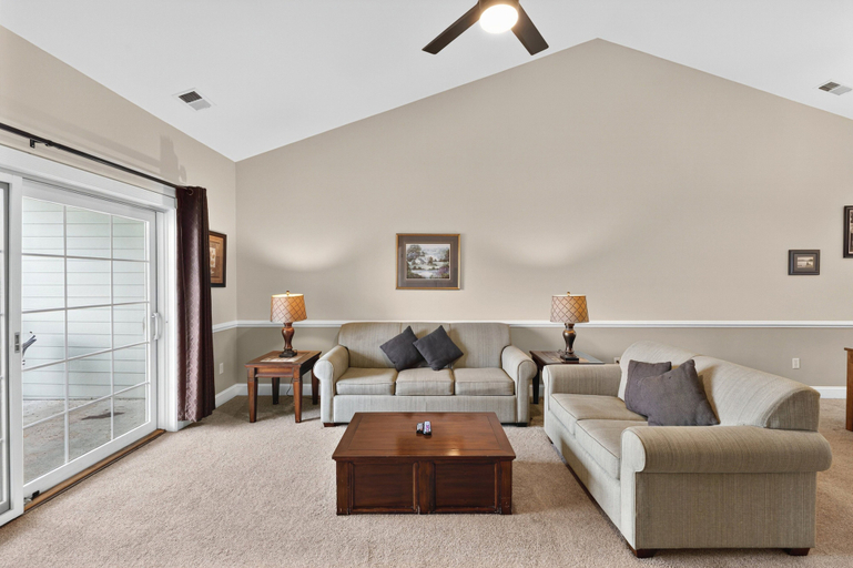 Interior 2, Magnolia Pointe Luster Leaf 4895-403, Horry