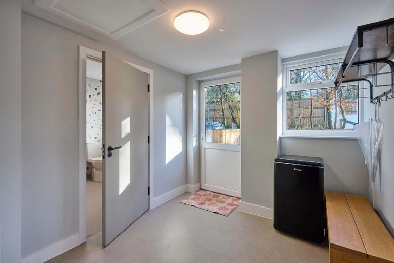 Room 5, Host Stay Roundwood House, Norfolk