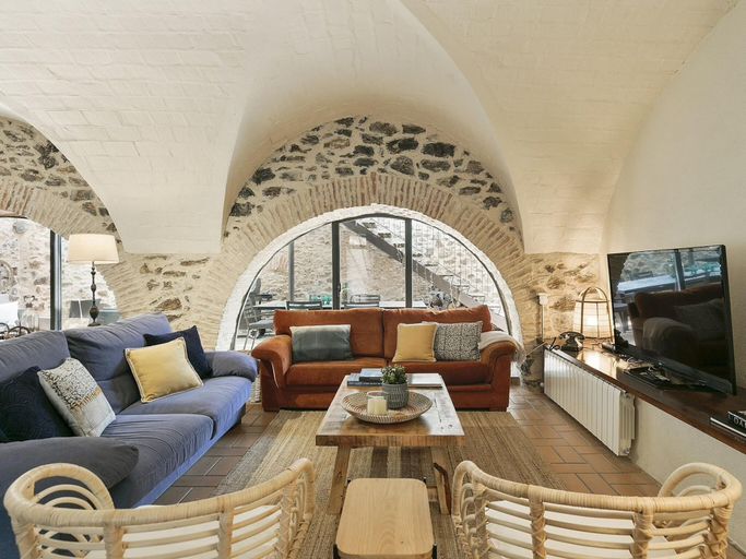 Living room 3, Belvilla by OYO Holiday Home in Garriguella, Girona