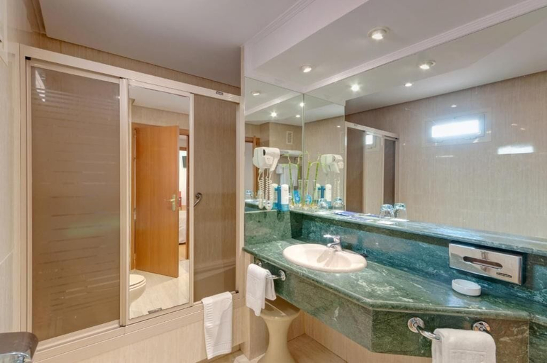 Bathroom 4, Gran Hotel Los Ángeles, Madrid