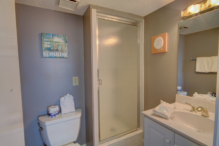 Bathroom 4, 332 El Matador, Okaloosa