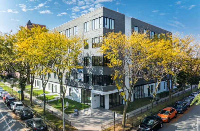 Room 4, Edgewater Apt With Free Parking Gym Modern Living, Cook