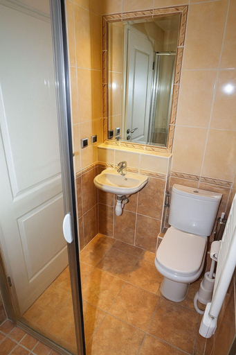 Room 5, Stunning 2 Bed Apt on the Seafront of Cannes in a High Class Secure Building With Swimming Pool - 463, Alpes-Maritimes