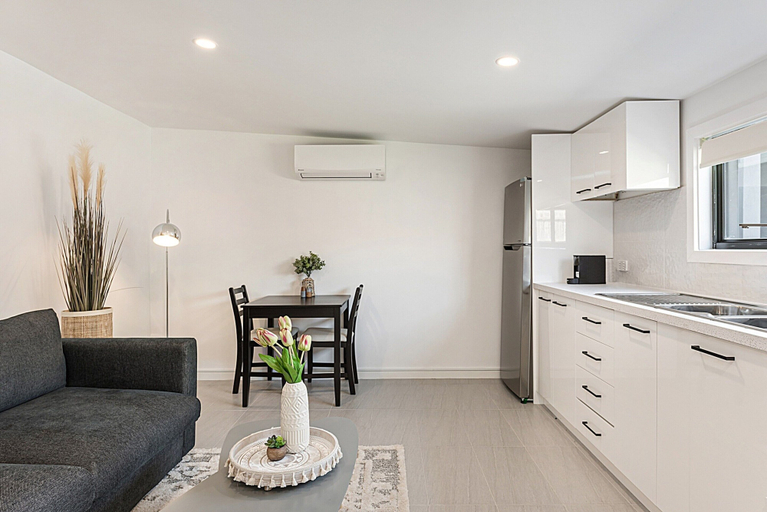 Living room 3, Comfy Studio Near Racecourse, Melbourne