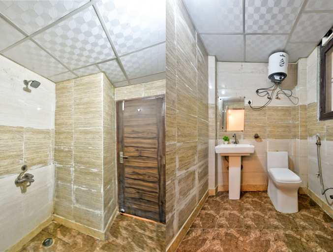Bathroom 3, Hotel Quadis - East Of Kailash, Delhi