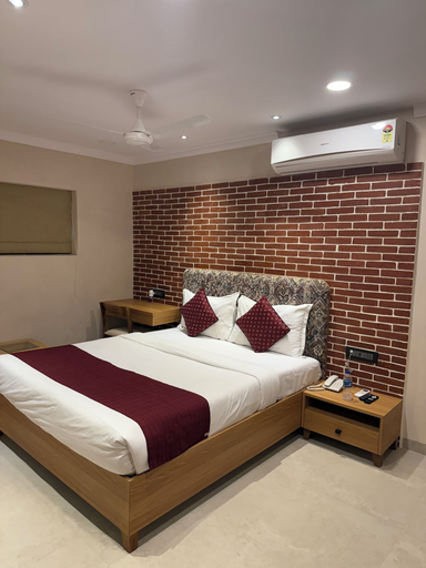 Bedroom 3, Hotel Beach Garden, Mumbai Suburban