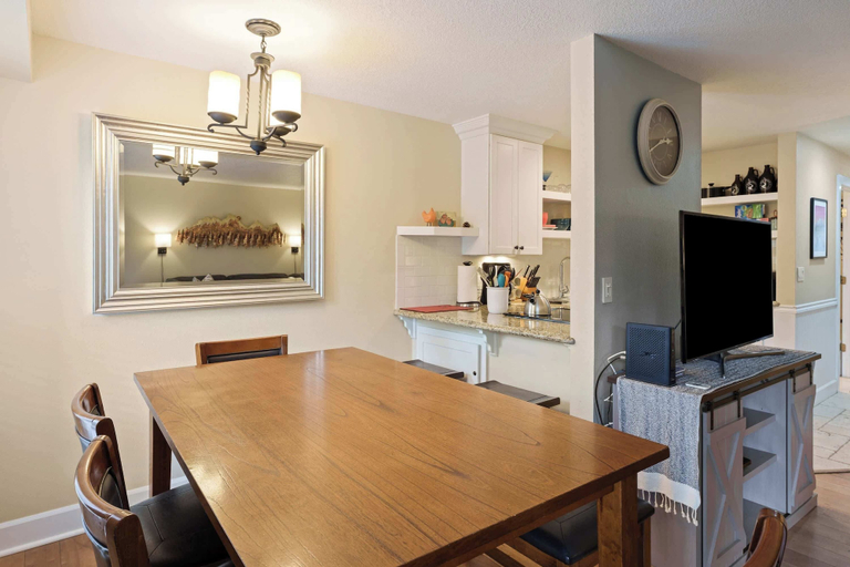 Interior 2, Abbot House Condo 4 With Sharc Passes, Deschutes