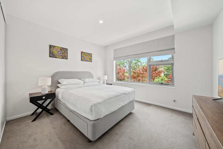Room 2, Tranquil 1-bed Apartment in Kingston Foreshore, Canberra