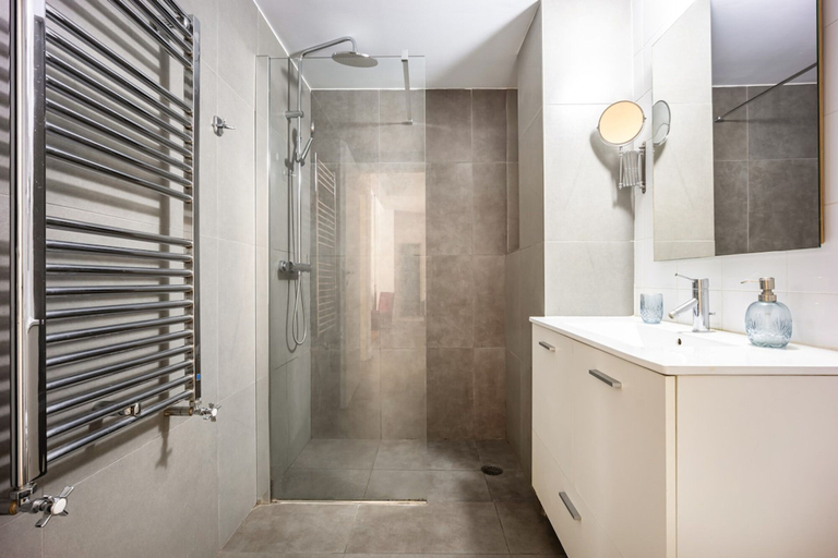 Bathroom, Sunny 1bedroom Cozy Flat in the Acropolis Area, Attica