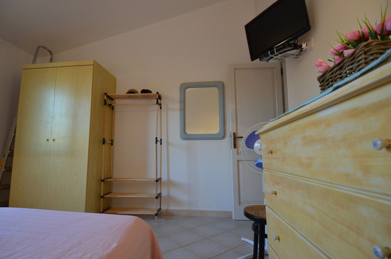 Room 3, Fsl-quas01 in San Lorenzo, Nuoro