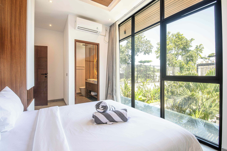 Room 5, Refined 5BR Contemporary Villa 400m to the Beach, Badung