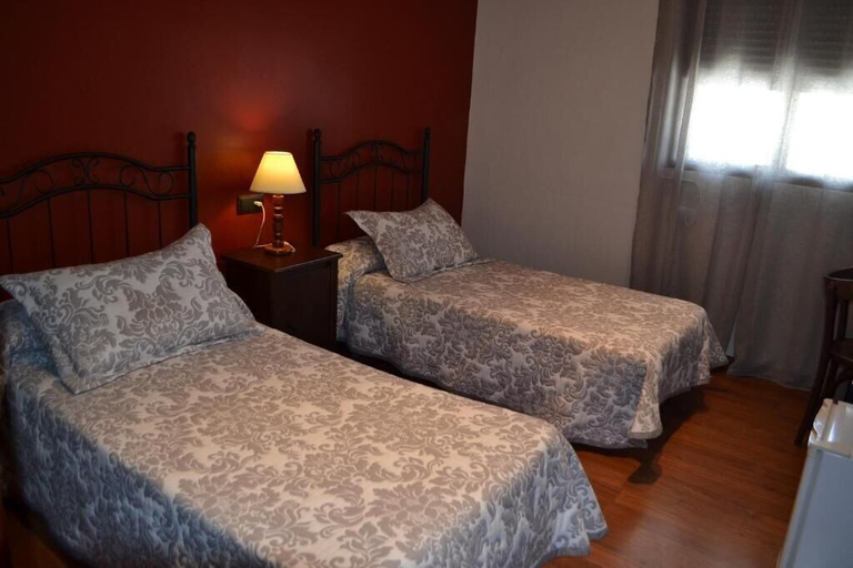Room 2, HOSTAL PENSION LA RUTA, Huelva