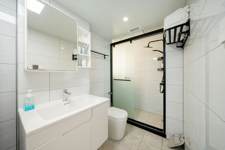 Bathroom 5, Today Aparthotel, Shanghai