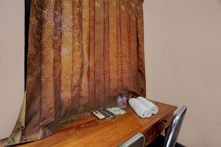Room 5, OYO 94899 Nilskost Syariah Near Upn, Surabaya