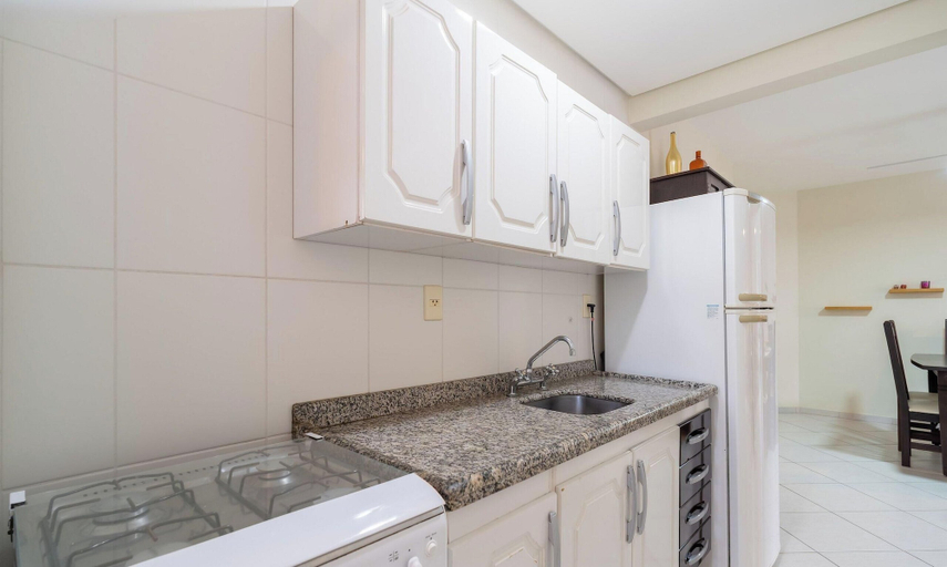 Private kitchen, Apt w/ Barbecue Grill 190m From the Beach Pga0205, Florianopolis