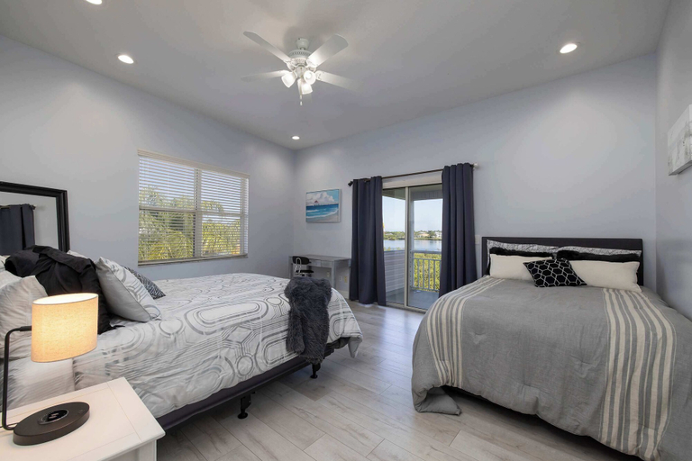 Room 3, 4B Waterfront Game Room Pool Hot Tub Dock, Pinellas