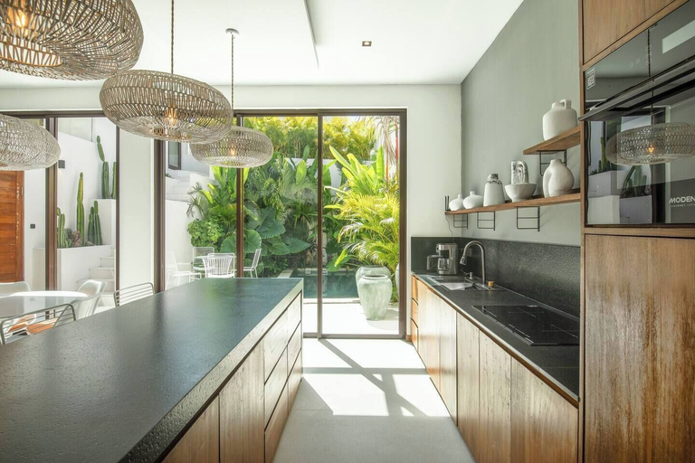 Room 4, Modern 3BR Villa Enclosed Living, Badung