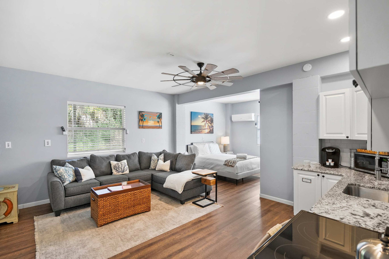 Room 4, Serene Matanzas Beach House Half A Mile to Sand, Saint Johns