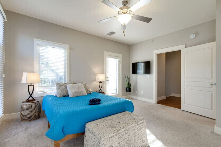 Interior 5, Bring Friends - Nashville Extra Large Rental Condo, Davidson