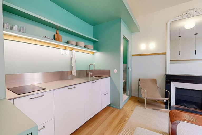 Room 2, JOIVY Charming 2-bed flat w shared spaces, Paris