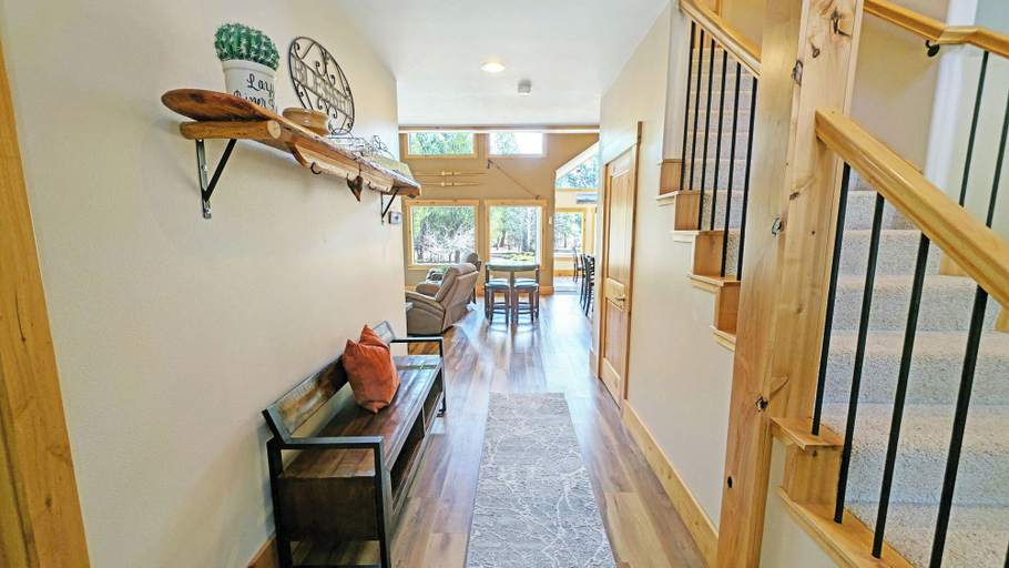 Interior 3, Aspen Place River Access & Ping Pong, Deschutes