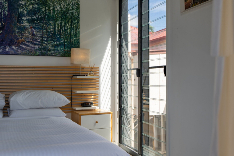 Room 3, Sophisticated 2-bed Home With Alfresco Dining, Fortitude Valley