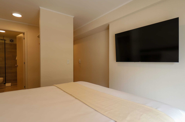 Room 3, w Exquisite 2BR w Balcony in Miraflores, Lima