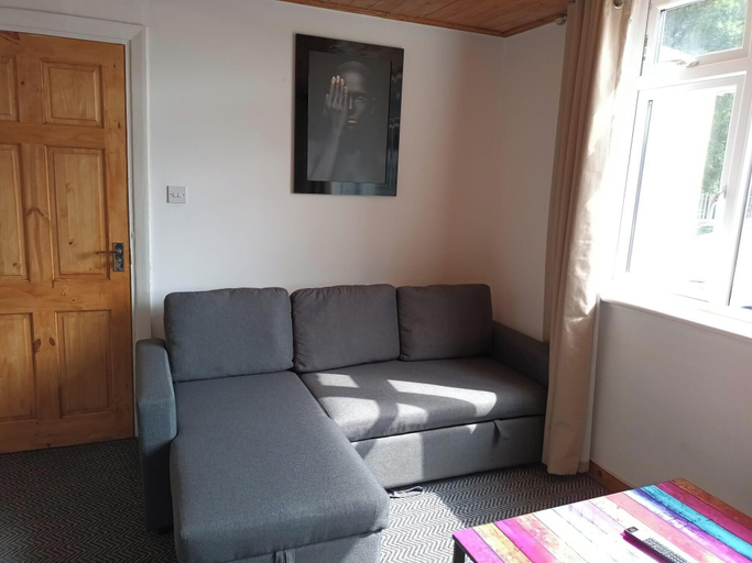 Living area 2, Spacious Birmingham House - 7 Guests -free Parking, Birmingham