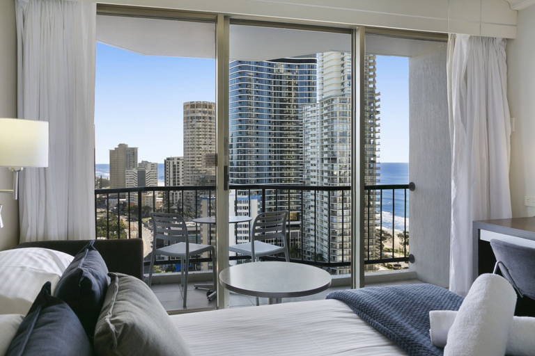 Balcony 4, Ocean View 2-bed Studio In the Heart of Surfers, Gold Coast