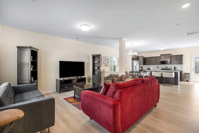 Living area 4, Modern Comfort Spacious Home 5BR 3BA, Guilford