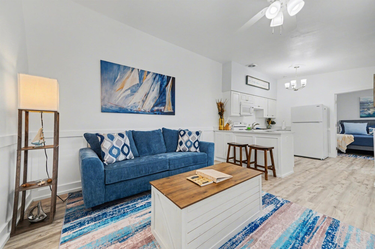Room 3, Walk to the Beach Pets OK Waterfront King Bed, Pinellas