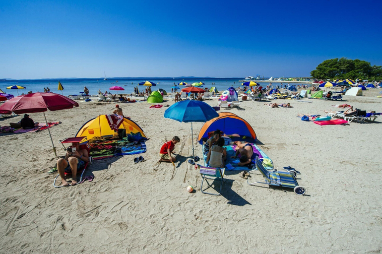 Beach 4, Caravan Park in Nin With Sandy Beach & Pools, Nin