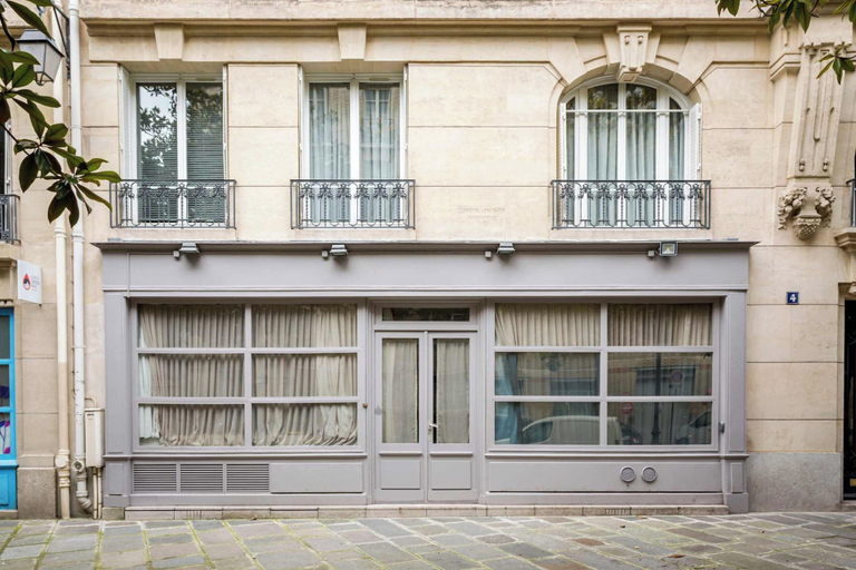 Exterior detail, Place des Vosges, Apartment With Air Conditioning, Paris