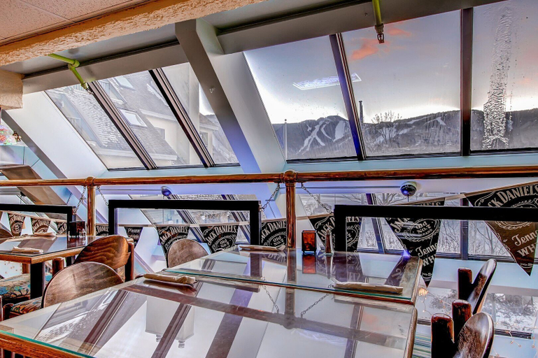 Interior 5, Mt Green 2-f06, Rutland