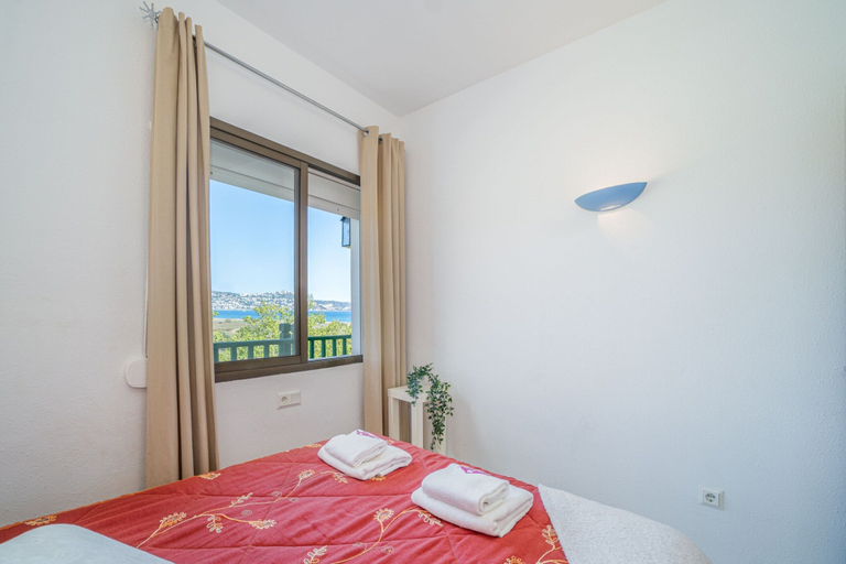 Room 3, Sea & Mountain View Apartment, Girona