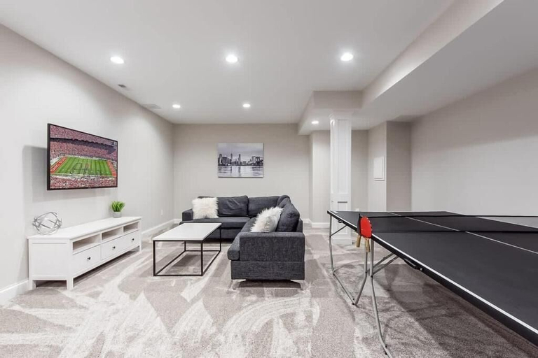 Living area 3, Luxury Modern Harrison West Townhome, Franklin
