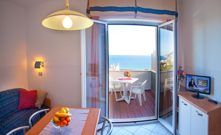 Others 4, Classic Appartement in Pietra Ligure, Savona