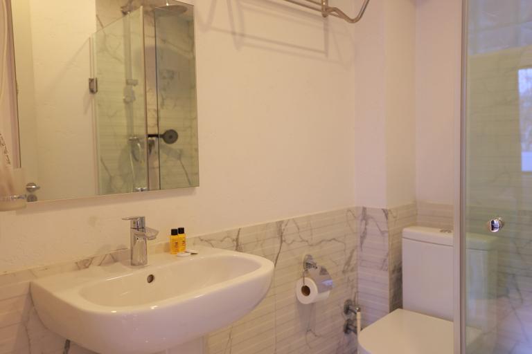Bathroom 5, HOTEL NICOLO, Tbilisi