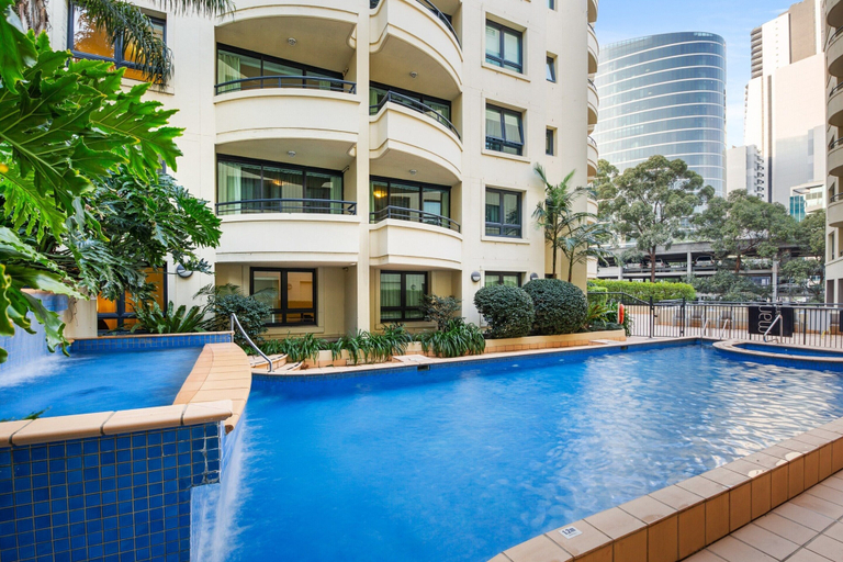 Pool 5, Bright Studio Stay in Central Parramatta, Sydney