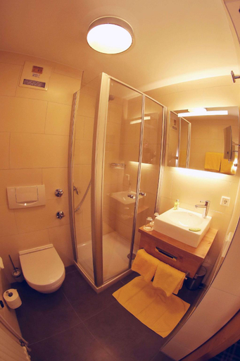 Bathroom 5, Hotel Landgasthof Schuster, Roth