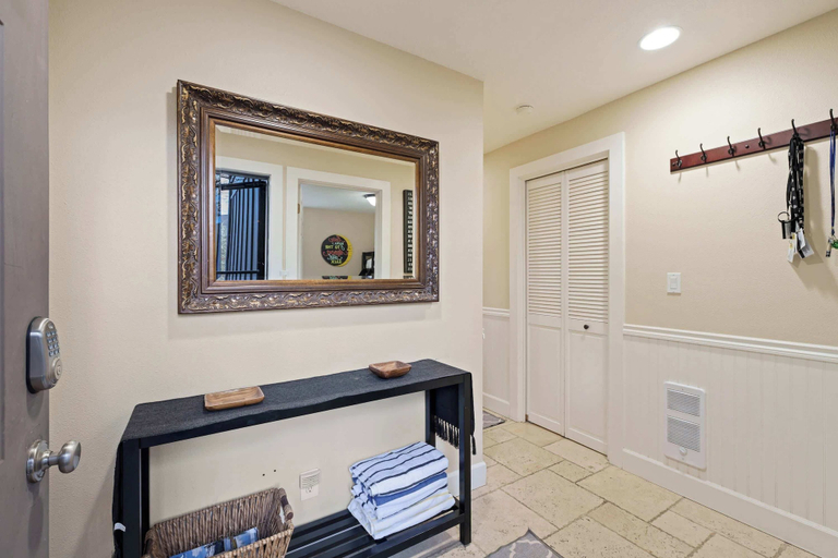 Interior 3, Abbot House Condo 4 With Sharc Passes, Deschutes